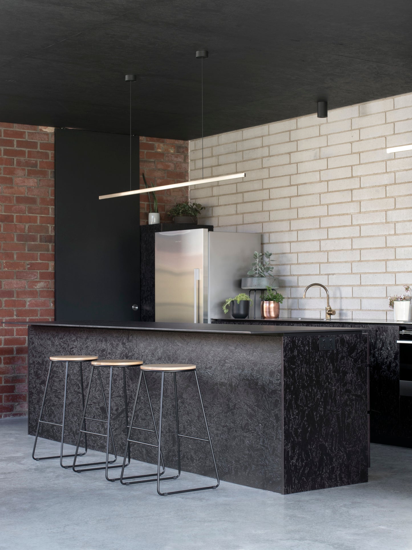 Highline 1800mm - Antique Patina Waxed Brass