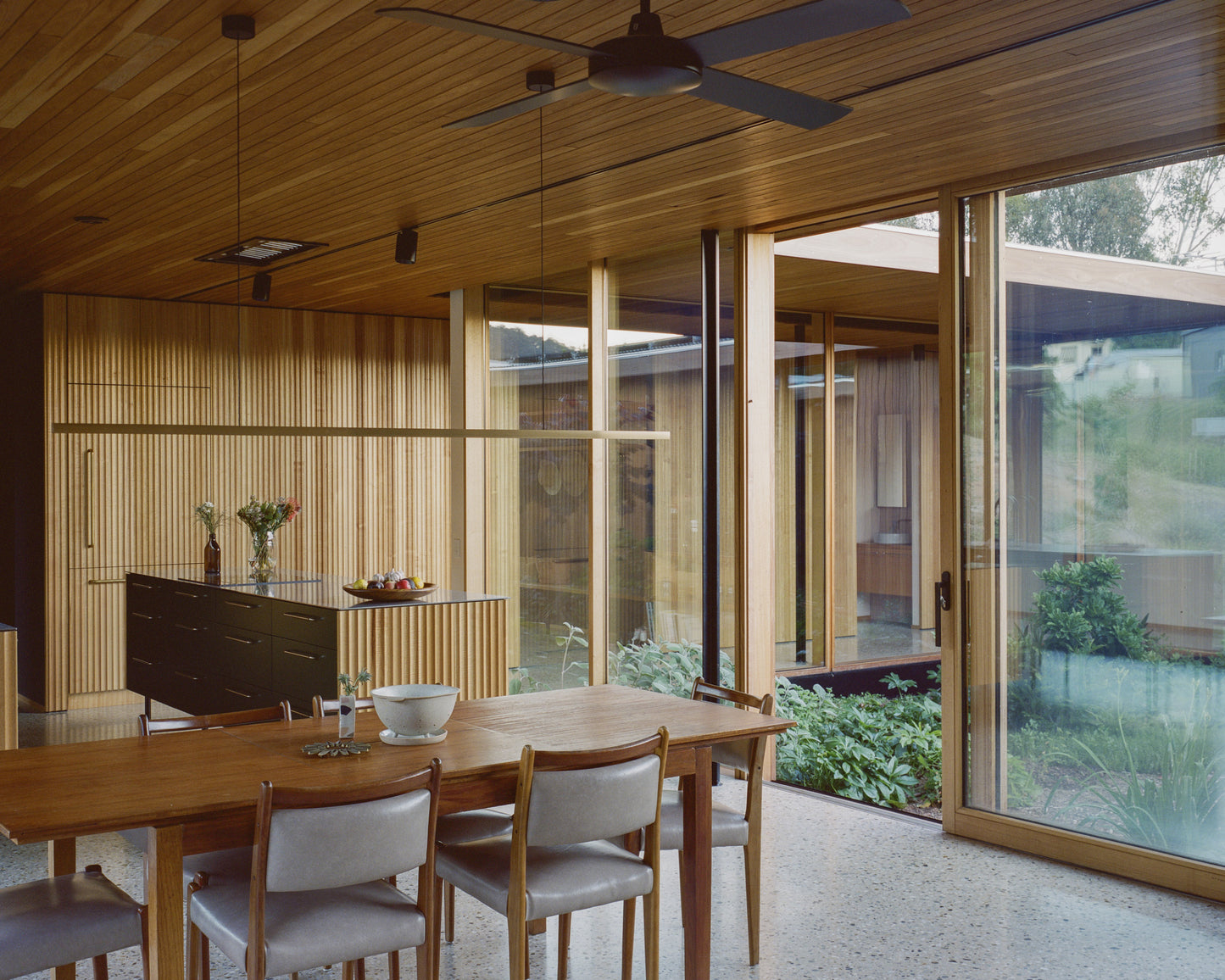 Highline 1800mm - Satin Waxed Brass