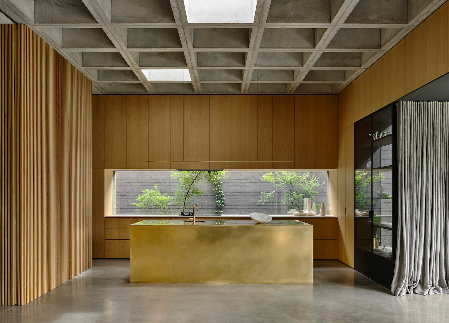 Highline 2400mm - Antique Patina Waxed Brass